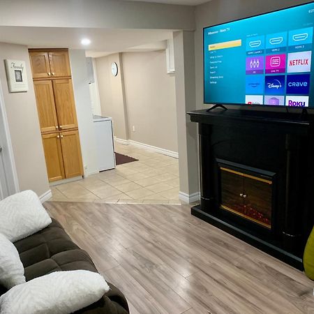 1 Room In A Cozy And Beautiful Basement 궬프 외부 사진