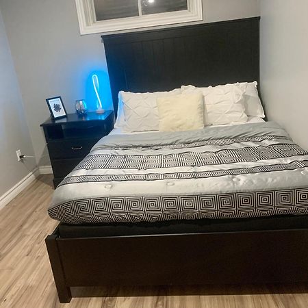 1 Room In A Cozy And Beautiful Basement 궬프 외부 사진