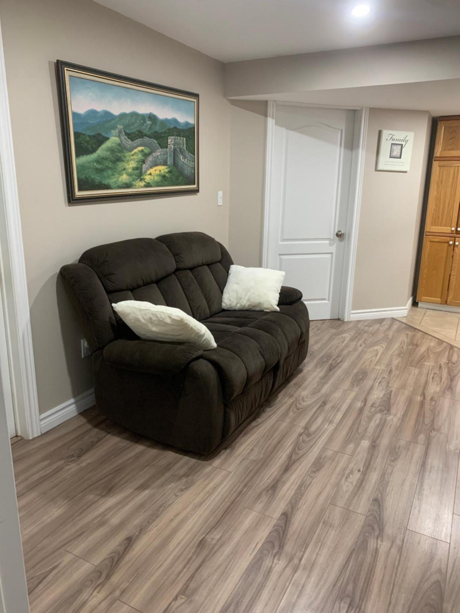 1 Room In A Cozy And Beautiful Basement 궬프 외부 사진