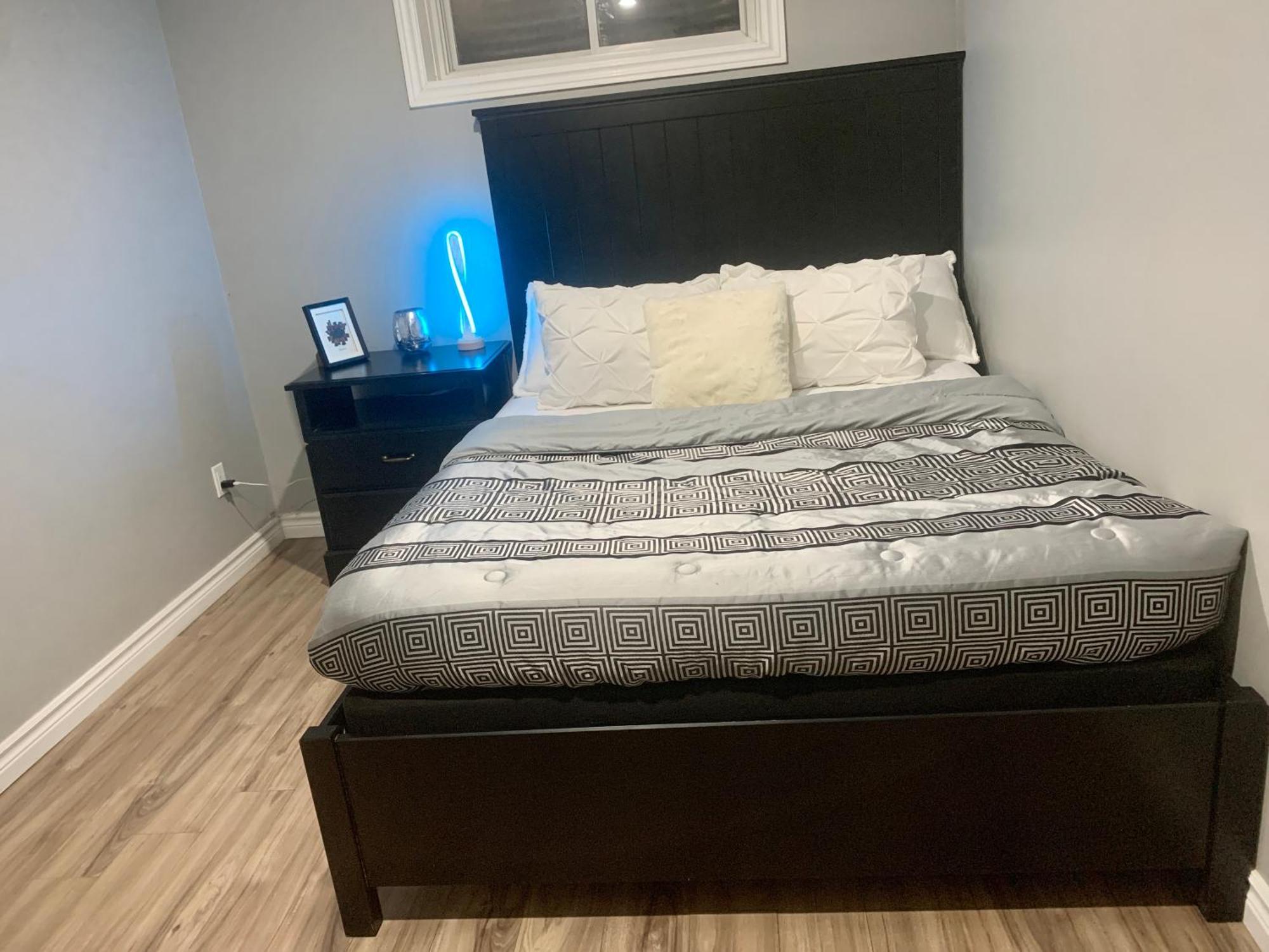 1 Room In A Cozy And Beautiful Basement 궬프 외부 사진