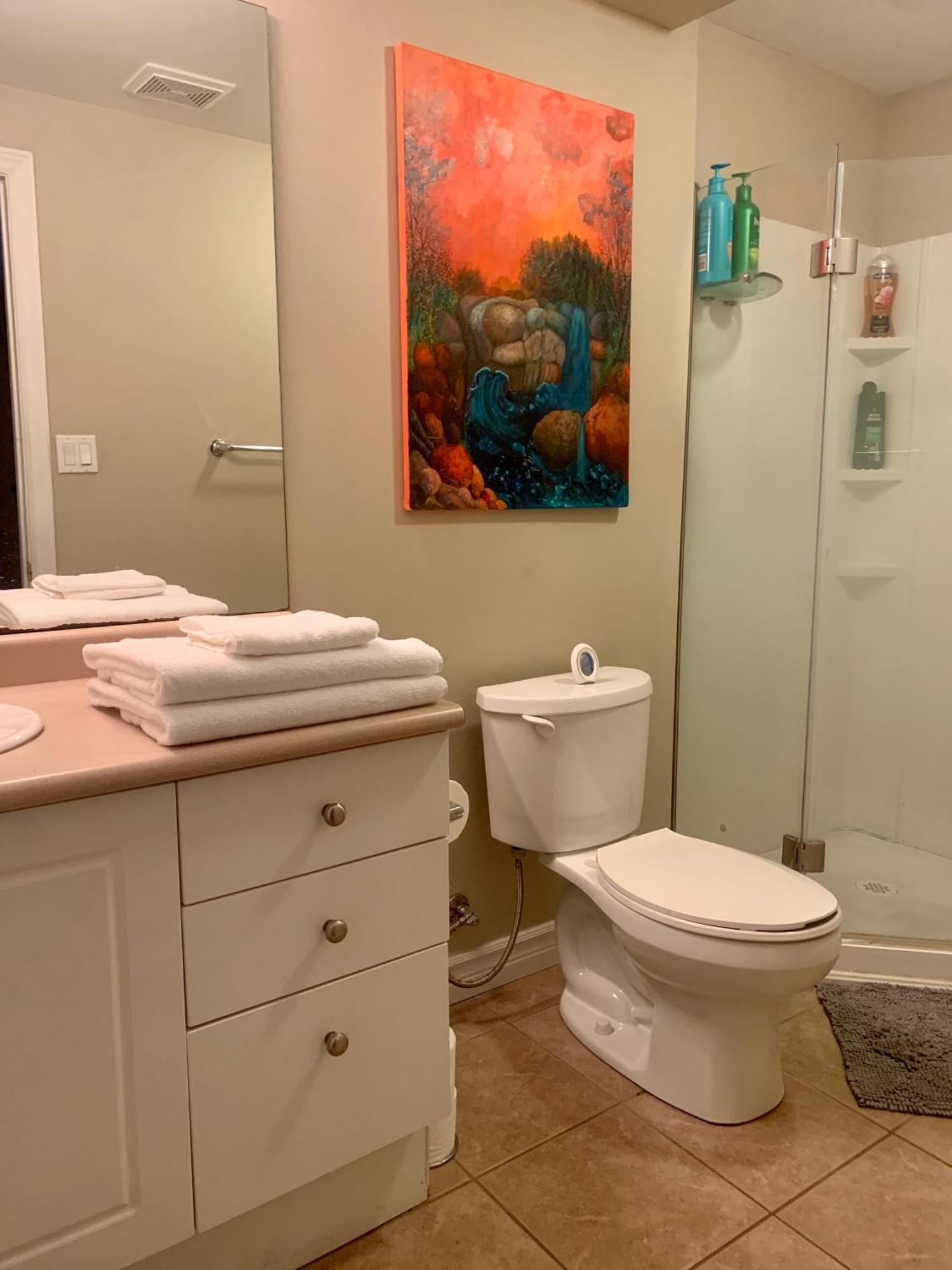 1 Room In A Cozy And Beautiful Basement 궬프 외부 사진