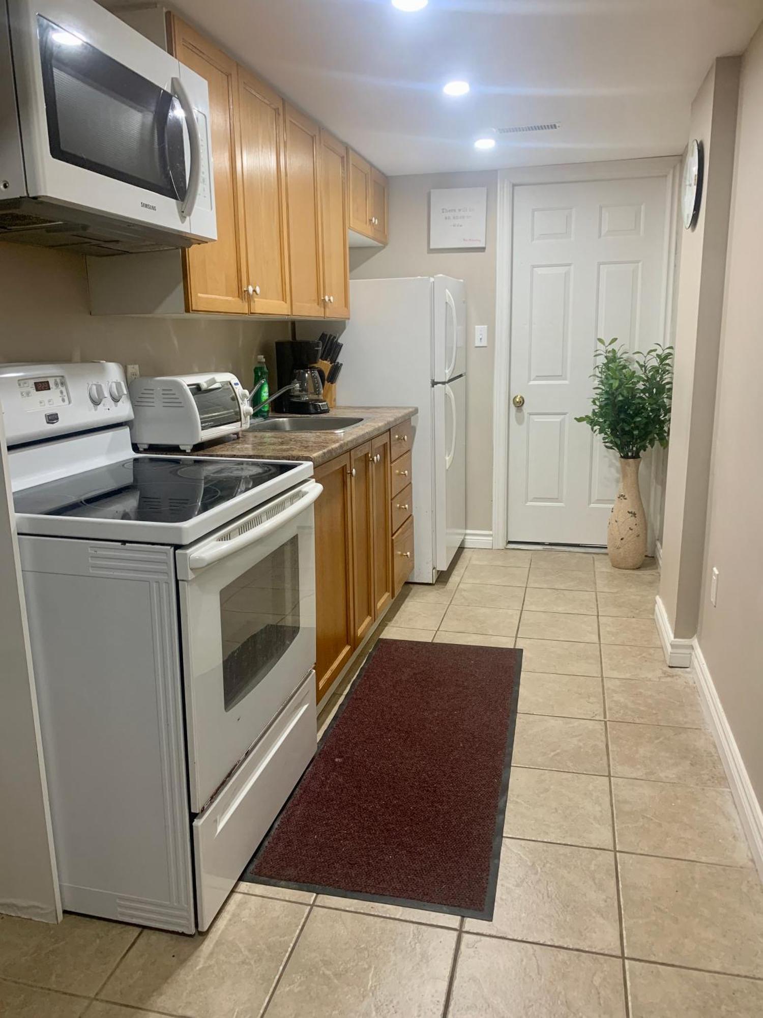 1 Room In A Cozy And Beautiful Basement 궬프 외부 사진