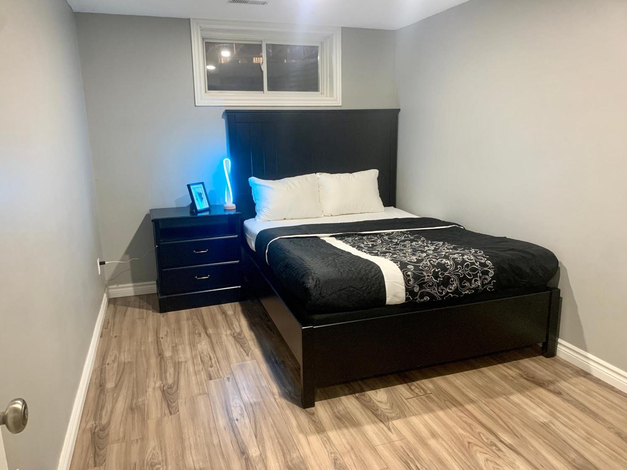 1 Room In A Cozy And Beautiful Basement 궬프 외부 사진